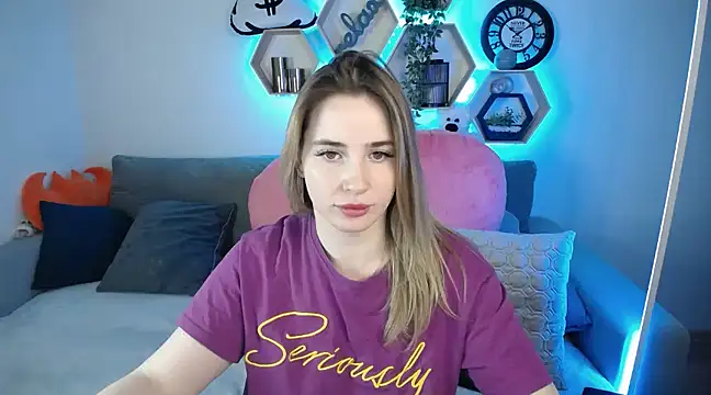Snapshot of SabrinViolet chatting on 03/18/25, 12:14 SabrinViolet online show from 03/18/25, 12:14