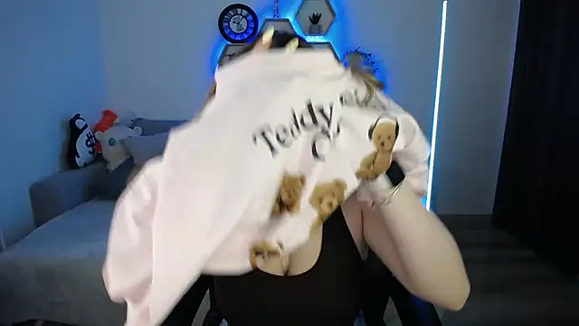 SabrinViolet online show from 03/16/26, 09:24