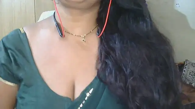 Snapshot of Cute_Ruhi99 chatting on 10/08/25, 06:55 Cute Ruhi99 online show from 10/08/25, 06:55