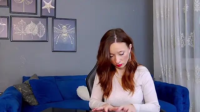 AnneHove online show from 12/01/25, 04:50