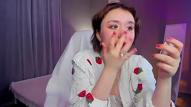 lilly Cherry  online show from 12/06/24, 04:38