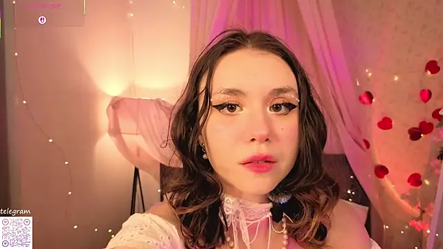 Snapshot of lilly_Cherry_ chatting on 05/28/26, 11:18 lilly Cherry online show from 05/28/26, 11:18