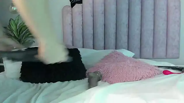 SusanBenett online show from 02/11/25, 02:35