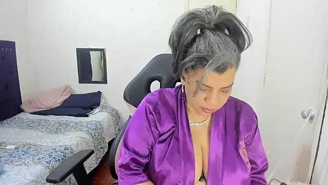 vikyadams online show from 10/23/25, 10:25