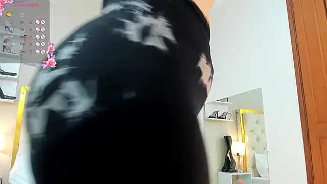 Snapshot of Sara_Gomez chatting on 09/23/25, 03:53 Sara Gomez online show from 09/23/25, 03:53