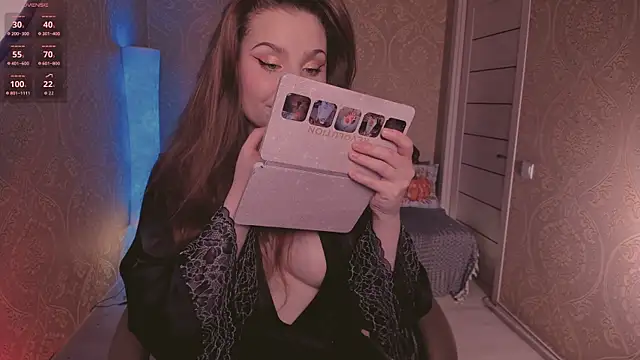 Snapshot of Eesmaaarrr chatting on 10/22/25, 11:37 Eesmaaarrr online show from 10/22/25, 11:37