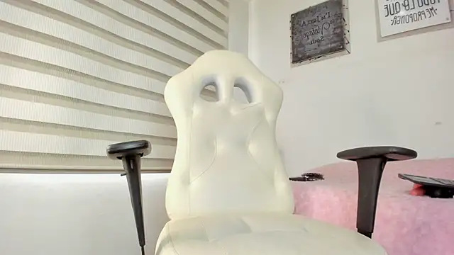 Snapshot of Violet_spencer chatting on 12/10/24, 07:32 Violet spencer online show from 12/10/24, 07:32