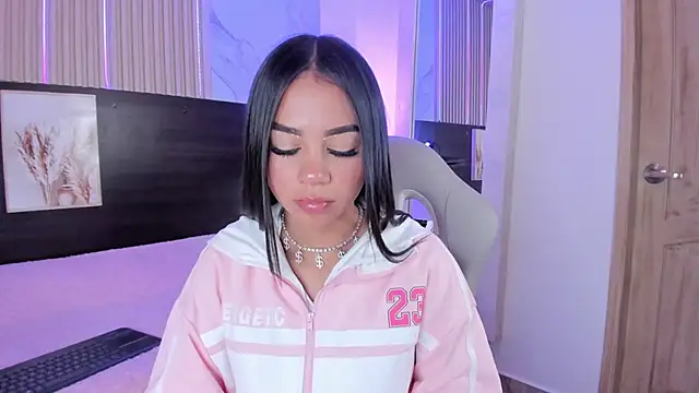 Snapshot of Violet_spencer chatting on 01/18/25, 06:10 Violet spencer online show from 01/18/25, 06:10