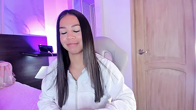 Snapshot of Violet_spencer chatting on 02/08/25, 05:50 Violet spencer online show from 02/08/25, 05:50