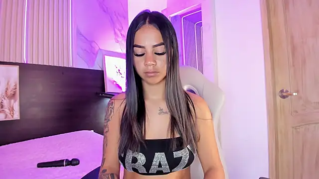 Snapshot of Violet_spencer chatting on 02/20/25, 08:36 Violet spencer online show from 02/20/25, 08:36