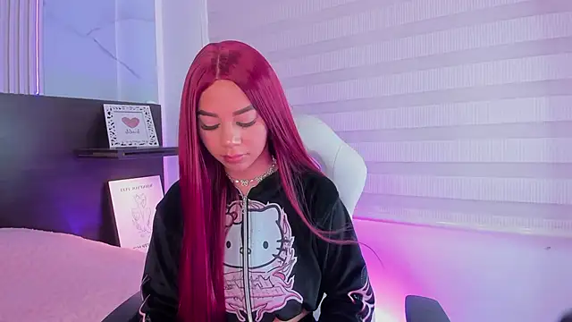 Snapshot of Violet_spencer chatting on 02/25/25, 05:25 Violet spencer online show from 02/25/25, 05:25