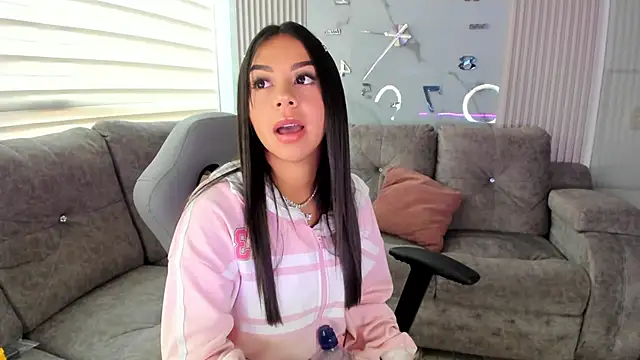 Snapshot of Violet_spencer chatting on 03/10/25, 07:18 Violet spencer online show from 03/10/25, 07:18