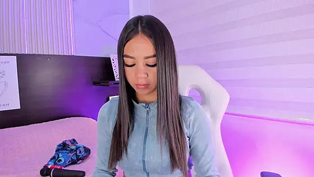 Snapshot of Violet_spencer chatting on 03/18/25, 04:59 Violet spencer online show from 03/18/25, 04:59