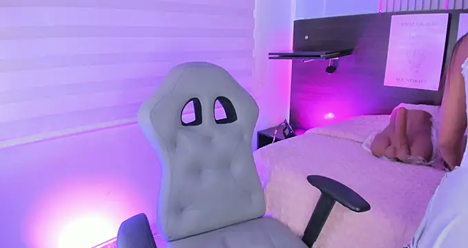 Snapshot of Violet_spencer chatting on 10/16/25, 08:21 Violet spencer online show from 10/16/25, 08:21