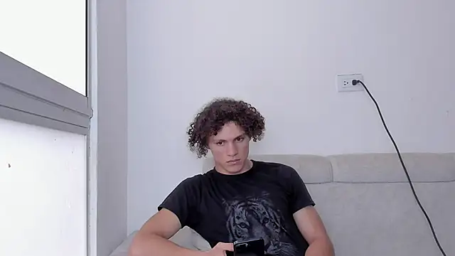 Snapshot of laurent_nova chatting on 02/18/25, 05:42 laurent nova online show from 02/18/25, 05:42