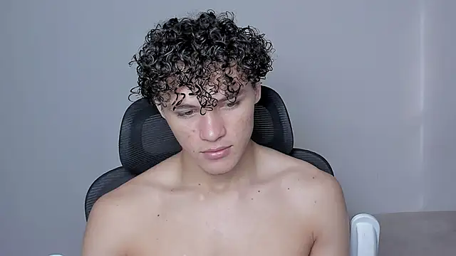 Snapshot of laurent_nova chatting on 10/25/25, 06:46 laurent nova online show from 10/25/25, 06:46