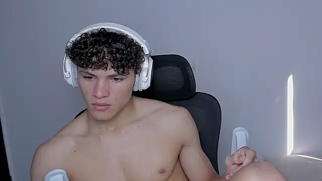 Snapshot of laurent_nova chatting on 10/26/25, 06:14 laurent nova online show from 10/26/25, 06:14