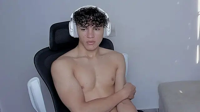 Snapshot of laurent_nova chatting on 10/28/25, 07:16 laurent nova online show from 10/28/25, 07:16