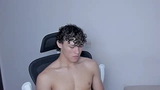 Snapshot of laurent_nova chatting on 11/19/25, 05:13 laurent nova online show from 11/19/25, 05:13