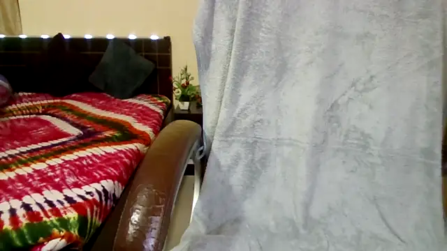 Queenhimanshi online show from 02/05/26, 12:04