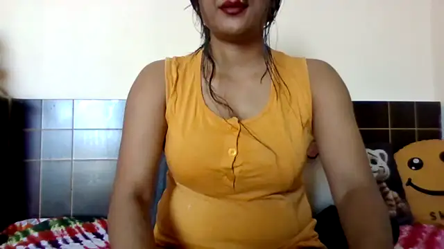 Queenhimanshi online show from 04/15/26, 08:54