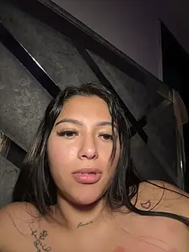Snapshot of Dakotha_v_ chatting on 05/19/26, 01:56 Dakotha v online show from 05/19/26, 01:56