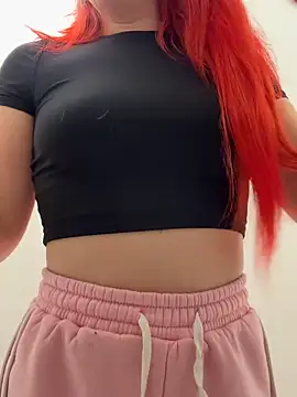 Snapshot of Holly-Glamour chatting on 10/04/25, 01:14 Holly-Glamour online show from 10/04/25, 01:14