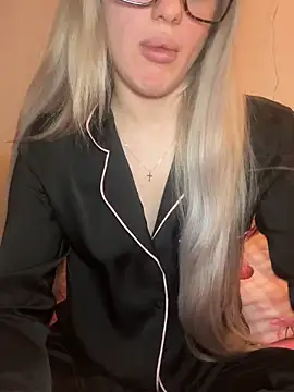 Holly-Glamour online show from 02/12/26, 01:22