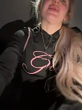 Holly-Glamour online show from 03/08/26, 10:35