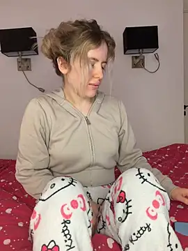 Holly-Glamour online show from 04/12/26, 08:58