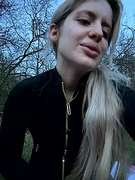 Holly-Glamour online show from 04/17/26, 06:33