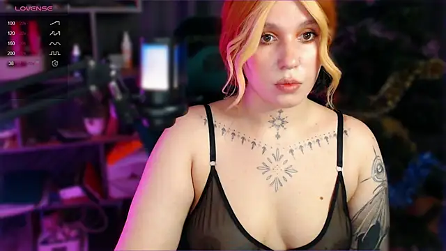 Snapshot of The_Full_Red_Moon chatting on 12/12/24, 03:05 The Full Red Moon online show from 12/12/24, 03:05