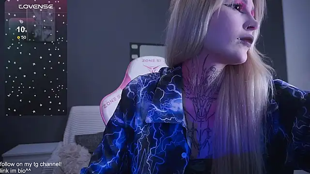 Snapshot of fraulein_mooon chatting on 11/16/25, 10:59 fraulein mooon online show from 11/16/25, 10:59