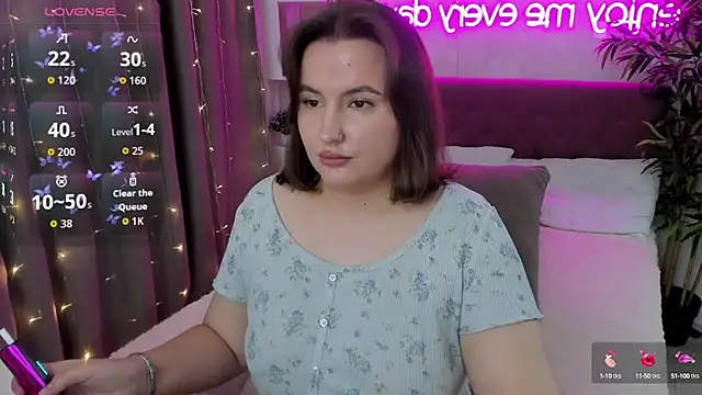 Snapshot of FeralPeach chatting on 09/18/25, 04:03 FeralPeach online show from 09/18/25, 04:03
