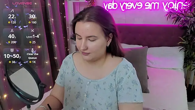 Snapshot of FeralPeach chatting on 10/19/25, 04:24 FeralPeach online show from 10/19/25, 04:24