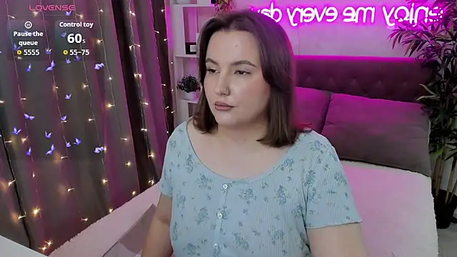 Snapshot of FeralPeach chatting on 10/23/25, 04:56 FeralPeach online show from 10/23/25, 04:56