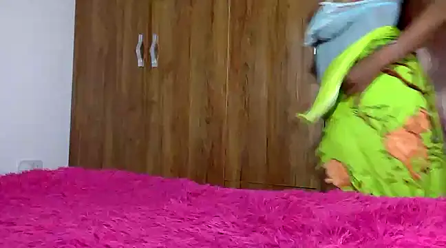 Rose berry online show from 02/21/25, 07:21