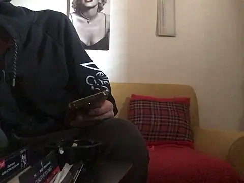 Snapshot of DragonPink chatting on 01/06/25, 01:30 DragonPink online show from 01/06/25, 01:30