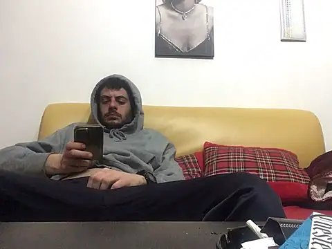 Snapshot of DragonPink chatting on 01/10/25, 08:26 DragonPink online show from 01/10/25, 08:26