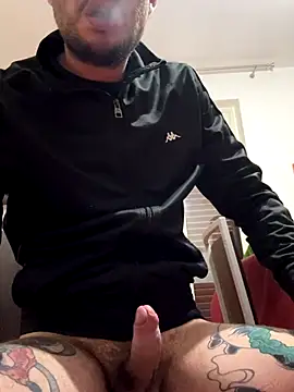 Snapshot of DragonPink chatting on 12/19/25, 12:12 DragonPink online show from 12/19/25, 12:12