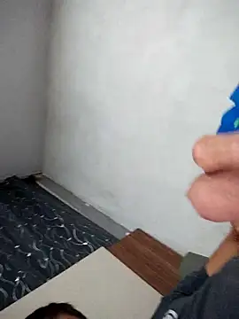 Snapshot of 719610 chatting on 12/19/25, 03:13 719610 online show from 12/19/25, 03:13