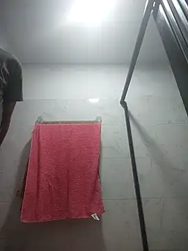 Snapshot of 719610 chatting on 12/21/25, 10:06 719610 online show from 12/21/25, 10:06