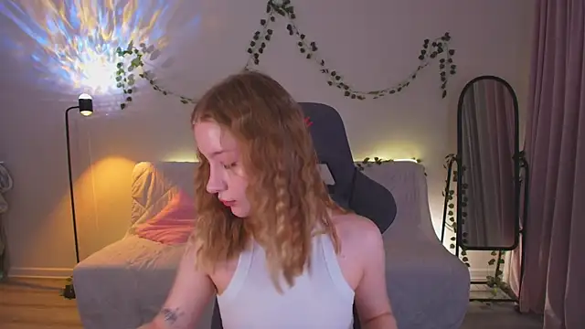 Eva Davi online show from 10/12/25, 01:48