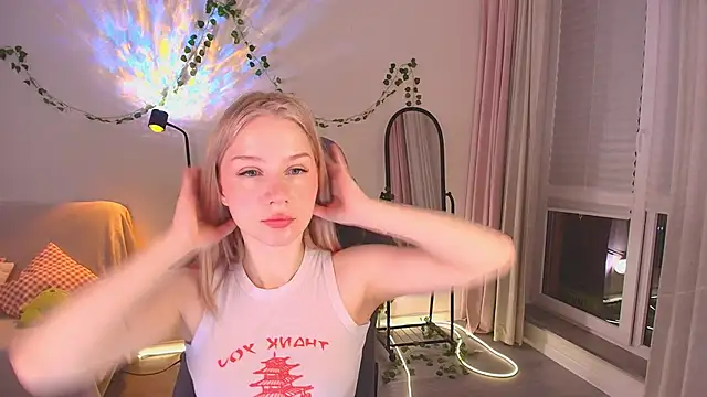 Eva Davi online show from 11/05/25, 02:22