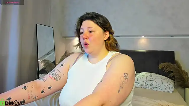 Snapshot of Ruth_Oliver chatting on 07/03/26, 01:12 Ruth Oliver online show from 07/03/26, 01:12