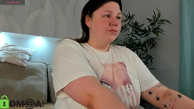 Snapshot of Ruth_Oliver chatting on 07/17/26, 01:12 Ruth Oliver online show from 07/17/26, 01:12