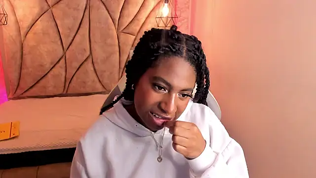 Queen perla  online show from 03/13/25, 03:17