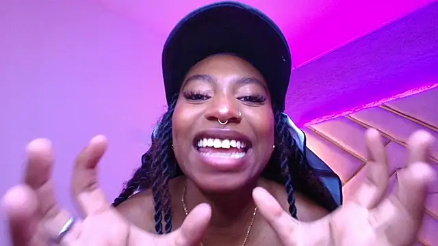 Queen perla  online show from 03/21/25, 03:24