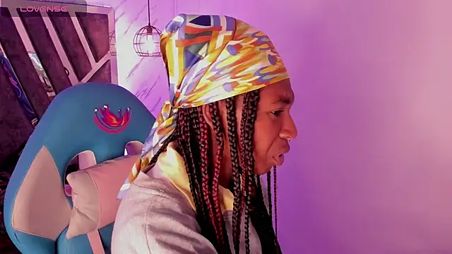 Queen perla  online show from 09/13/25, 11:21