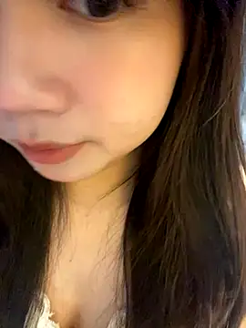 Snapshot of Hotellinh12 chatting on 09/10/25, 04:40 Hotellinh12 online show from 09/10/25, 04:40